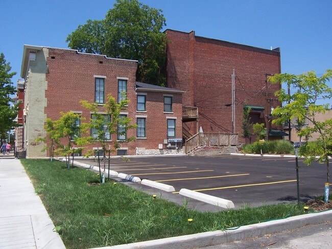 612 Columbia St, Unit A in Lafayette, IN - Foto de edificio - Building Photo