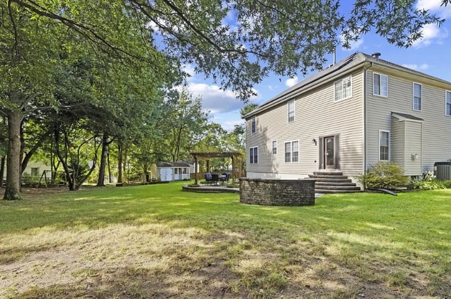 8040 Flora Ln in Pasadena, MD - Foto de edificio - Building Photo