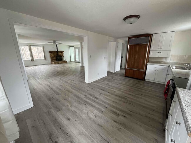 5513 Monument Point Rd in Egg Harbor, WI - Foto de edificio - Building Photo