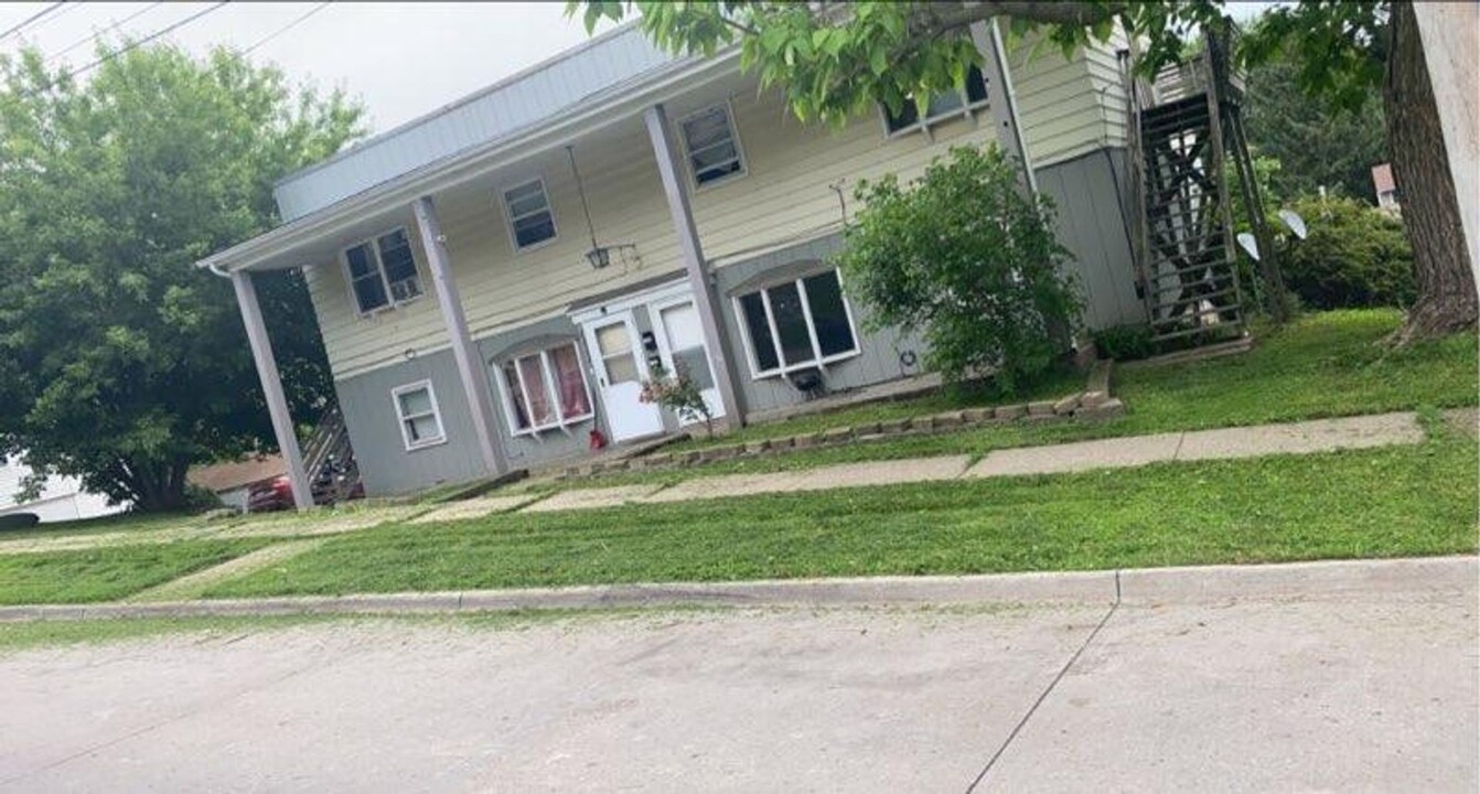 1109 Spring St in Davenport, IA - Building Photo