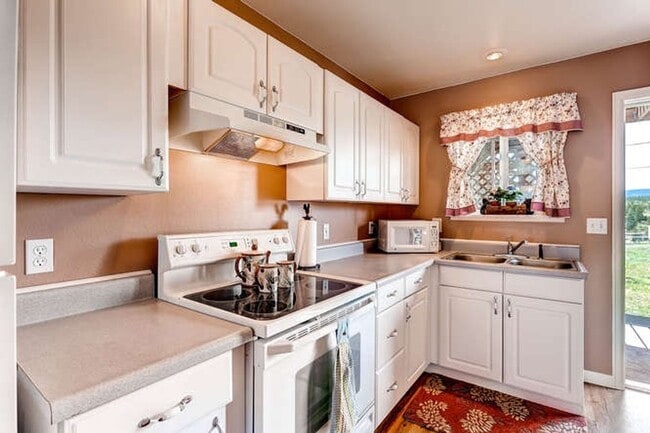 property at 429 Front St