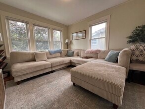 235 White St in Belmont, MA - Foto de edificio - Building Photo