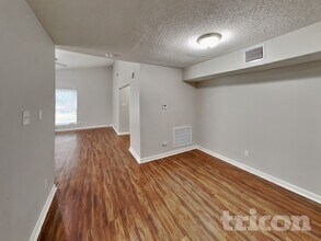 623 Walston Ln in Houston, TX - Foto de edificio - Building Photo