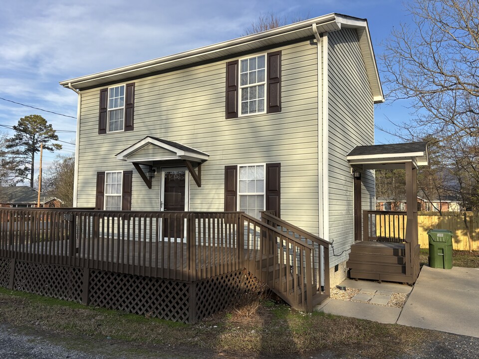 500 W Market St in Chatsworth, GA - Foto de edificio