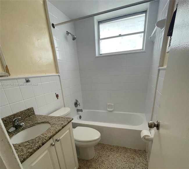 1605 NE 126th St-Unit -504 in North Miami, FL - Building Photo - Building Photo