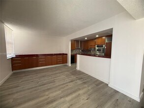 20200 W Country Club Dr in Aventura, FL - Building Photo - Building Photo