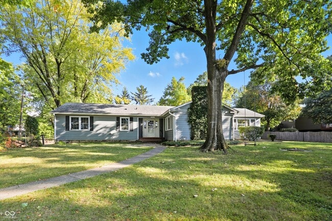 property at 2922 E Smoky Row