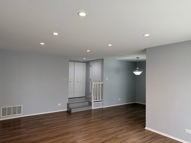 1312 Coventry Cir in Vernon Hills, IL - Building Photo - Building Photo