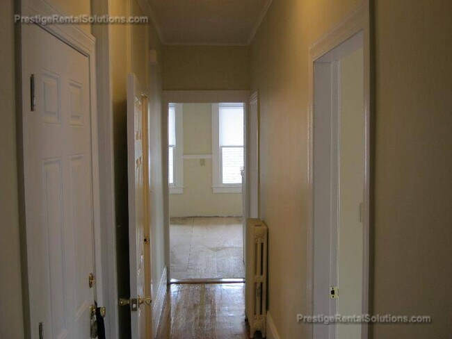 15 Oakes St, Unit 3R in Everett, MA - Foto de edificio - Building Photo