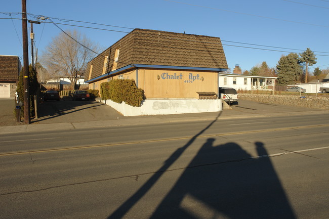 Chalet Apartments in Yakima, WA - Building Photo - Building Photo