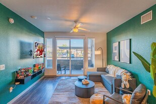 9600 W Georgia Ave in Glendale, AZ - Building Photo