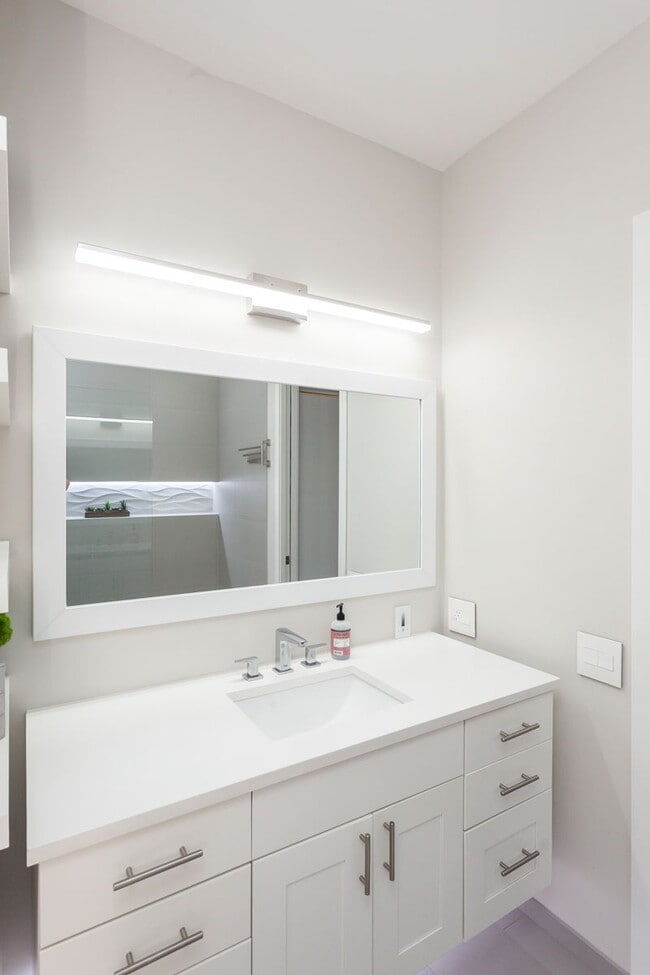 130 S Canal St in Chicago, IL - Building Photo - Building Photo