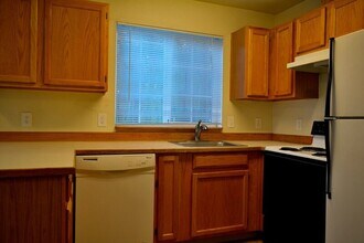 1908 NE 46th Ave in Portland, OR - Building Photo - Building Photo