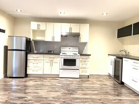 3386 Highland Dr in Coquitlam, BC - Building Photo