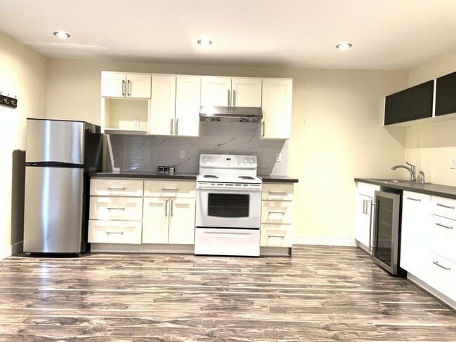 property at 3386 Highland Dr