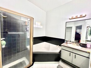 21519 SW 90th Ave in Cutler Bay, FL - Building Photo - Building Photo