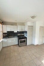 85 Laidlaw Ave, Unit 2 in Jersey City, NJ - Foto de edificio - Building Photo