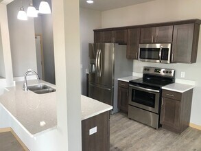 6048 Driscoll Dr in Madison, WI - Foto de edificio - Building Photo