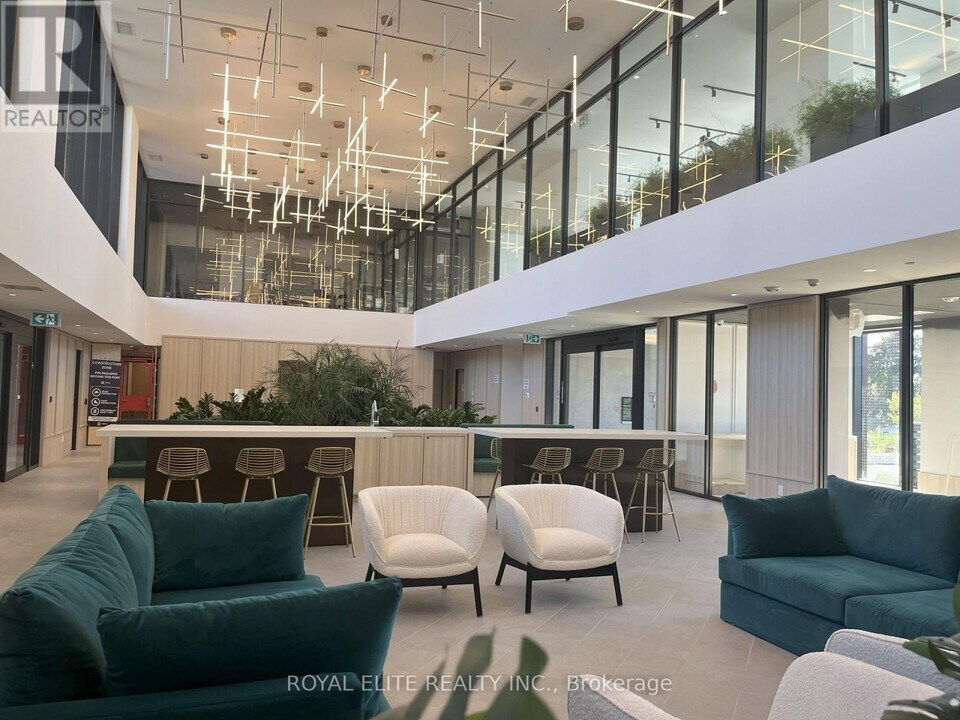 3079 Trafalgar Rd in Oakville, ON - Building Photo
