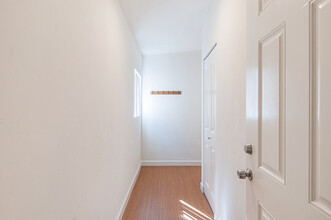 3880.5 Haines St in San Diego, CA - Foto de edificio - Building Photo