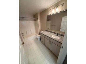 5471 Vineland Rd in Orlando, FL - Building Photo - Building Photo