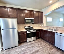 311 Woodland Hills Dr in Conroe, TX - Building Photo - Building Photo