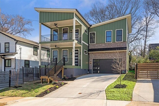 property at 916 Ira St SW