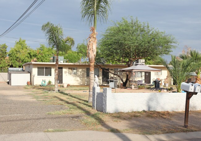 13847-13853 N 8th Pl in Phoenix, AZ - Building Photo - Building Photo