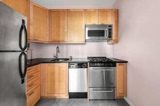 3 Hanover Square, Unit 6A in New York, NY - Foto de edificio - Building Photo