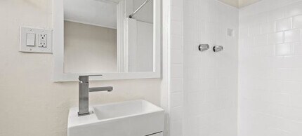 Langdon Park at Hollywood Studios in Los Angeles, CA - Foto de edificio - Building Photo