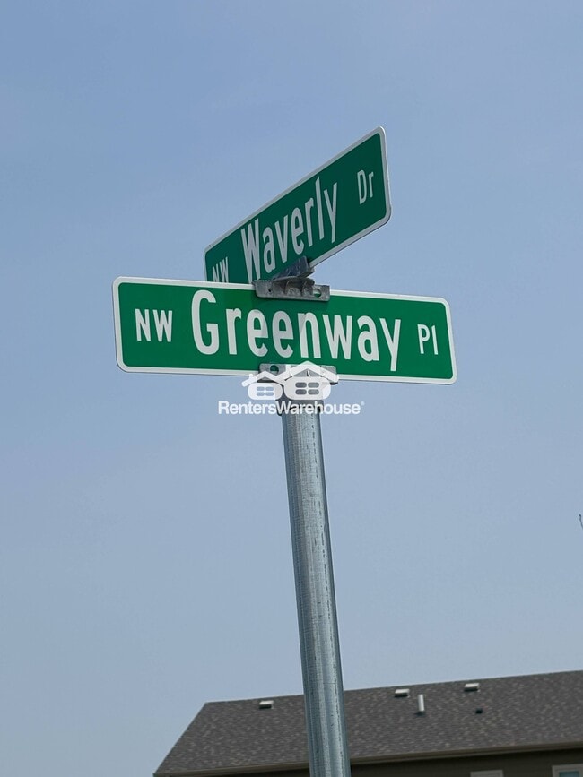 211 NW Greenway Pl in Waukee, IA - Building Photo - Building Photo
