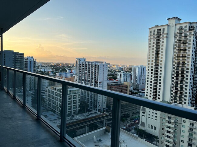 1111 SW 1st Ave, Unit 2915 in Miami, FL - Building Photo - Building Photo