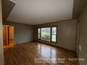 2499 Edgcumbe Rd in St. Paul, MN - Building Photo - Building Photo