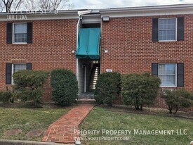 709 E Gay St in Harrisonburg, VA - Building Photo