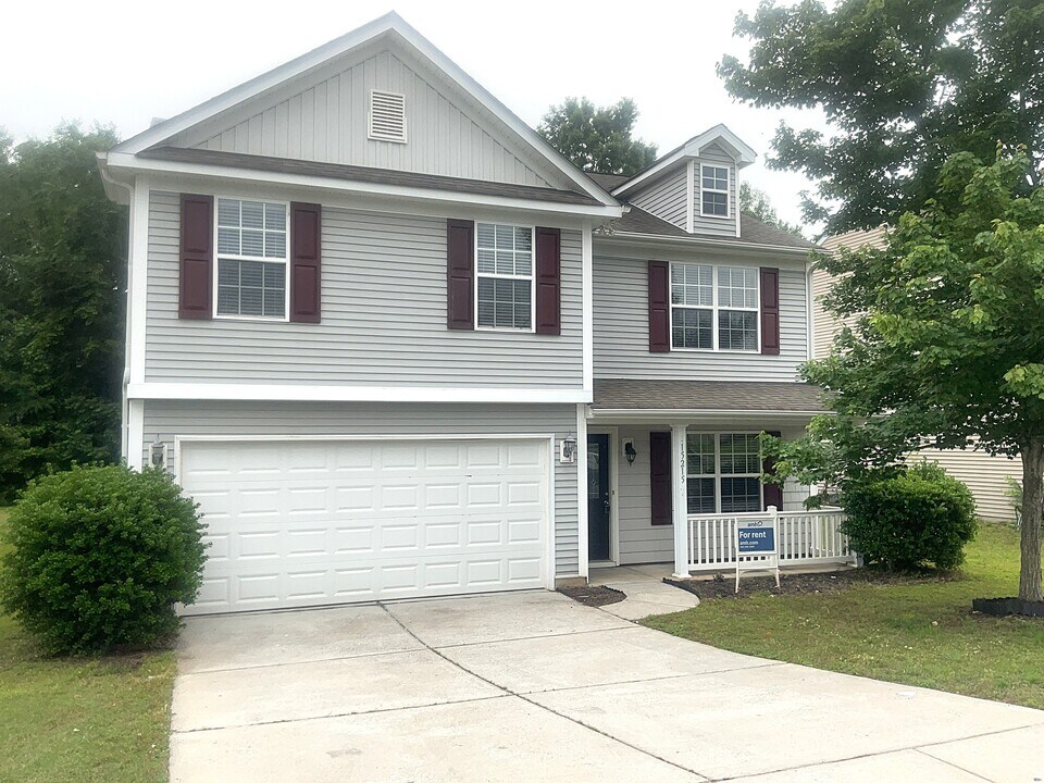 15215 Edgewater Forest Ln in Charlotte, NC - Building Photo
