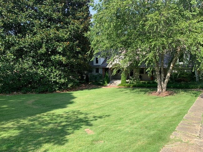 Beautiful Home on South Dean Rd in Auburn, AL - Building Photo - Building Photo
