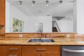 935 Corkwood St in Hollywood, FL - Building Photo - Building Photo