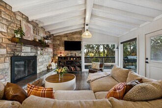 6407 Lynn Ln in Lago Vista, TX - Building Photo - Building Photo