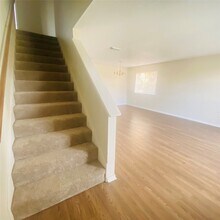 6527 River Bluff Dr in Houston, TX - Foto de edificio - Building Photo