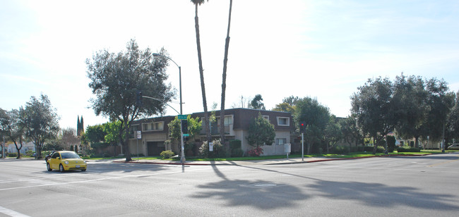 1782 E Del Mar Blvd in Pasadena, CA - Foto de edificio - Building Photo