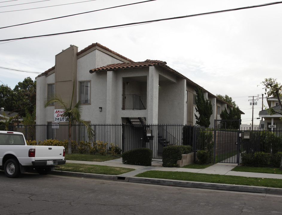 6082 Fullerton Ave in Buena Park, CA - Foto de edificio