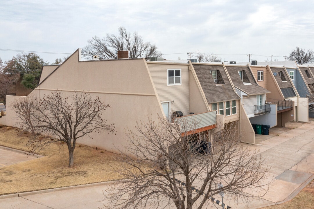 4330 NW 63rd St in Oklahoma City, OK - Foto de edificio