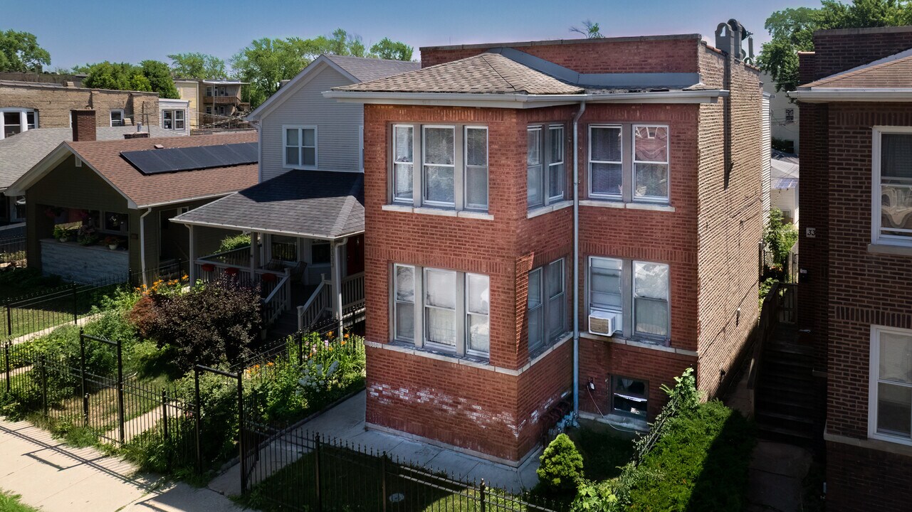 3337 W Cullom Ave in Chicago, IL - Foto de edificio