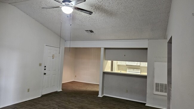 1202 Thorpe Ln, Unit 216 in San Marcos, TX - Building Photo - Building Photo