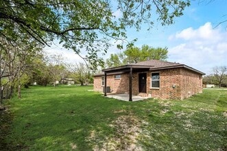 19450 Valentine in Kemp, TX - Building Photo - Building Photo