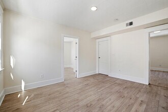 12 Hillside St, Unit 2 in Worcester, MA - Foto de edificio - Building Photo