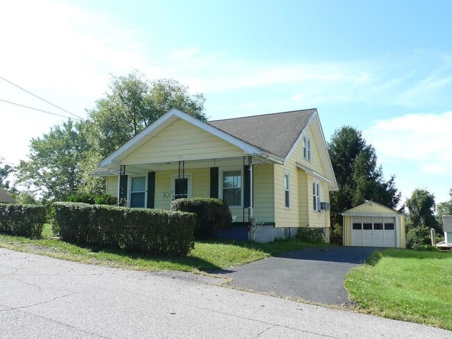 property at 905 Gilbert St