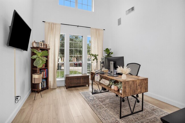 property at 3006 E Lake Falls Cir