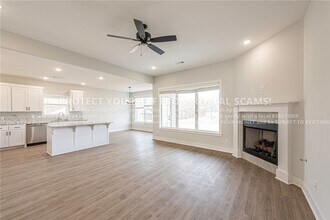 6050 W Mecklin St in Fayetteville, AR - Building Photo - Building Photo
