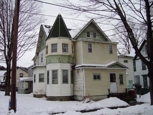 607 N Perry St in Watkins Glen, NY - Building Photo